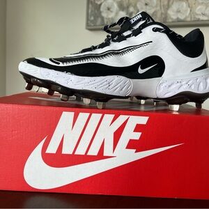 NEW Never Worn Nike Black and White Baseball ⚾️ Cleats